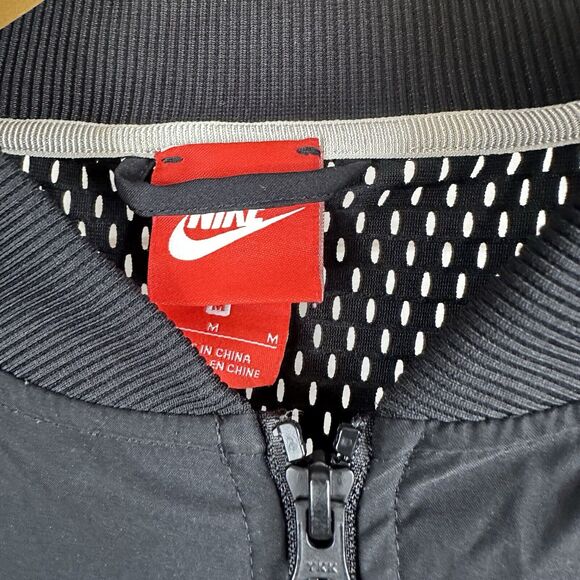 Nike Cropped Mesh Spell Out Full Zip Jacket Size Medium Black BQ6733 EUC #a - Picture 4 of 7